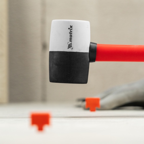 Киянка резиновая, 225 г, черно-белая резина, фибергласовая рукоятка Matrix фото 7