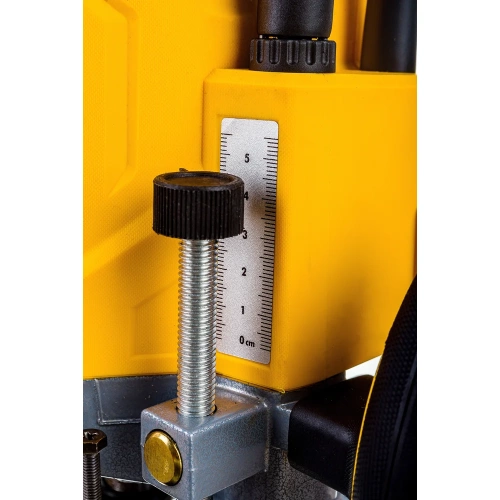 Фрезер INGCO 2200 INDUSTRIAL RT22008 фото 3 Фрезер INGCO 2200 INDUSTRIAL RT22008 фото 3