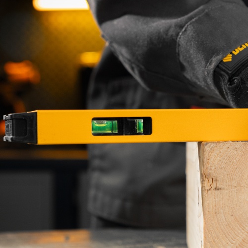 Уровень алюминиевый, магнит, фрезерованный, 3 глазка (1 зеркал.) 0,5 мм/м, 800 мм Denzel фото 19