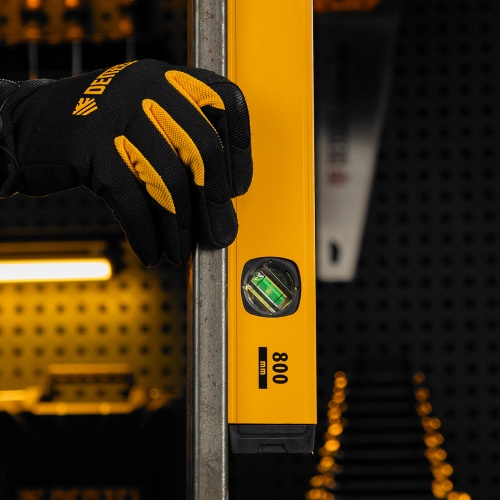 Уровень алюминиевый, магнит, фрезерованный, 3 глазка (1 зеркал.) 0,5 мм/м, 800 мм Denzel фото 21