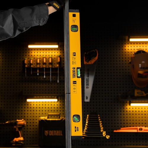 Уровень алюминиевый, магнит, фрезерованный, 3 глазка (1 зеркал.) 0,5 мм/м, 600 мм Denzel фото 18