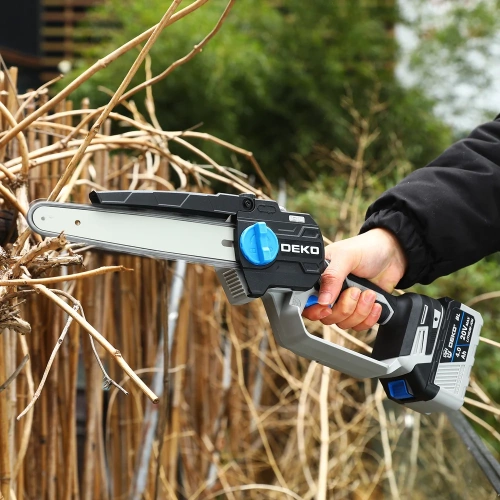 Пила цепная аккумуляторная бесщеточная DEKO DKCHS 20V, 20В, 1x4.0Ач 063-4483-1 фото 8 Пила цепная аккумуляторная бесщеточная DEKO DKCHS 20V, 20В, 1x4.0Ач 063-4483-1 фото 8