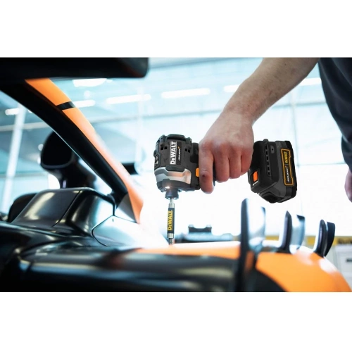 Шуруповерт Dewalt McLaren Limited Edition DCF85ME2GT, 18 В, 205 Нм, с 2 АКБ 1.7 Ач и ЗУ, в кейсе TSTAK DCF85ME2GT-QW фото 9 Шуруповерт Dewalt McLaren Limited Edition DCF85ME2GT, 18 В, 205 Нм, с 2 АКБ 1.7 Ач и ЗУ, в кейсе TSTAK DCF85ME2GT-QW фото 9