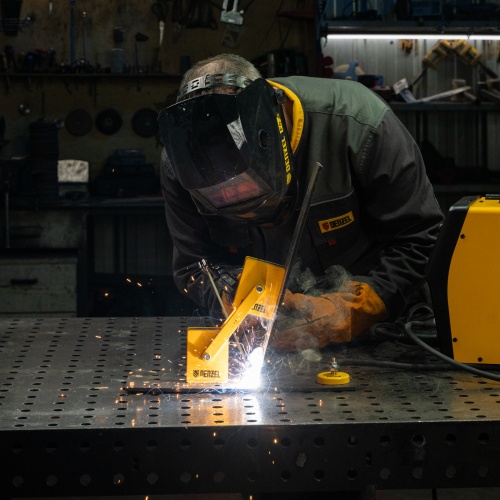 Фиксатор магнитный регулируемый для сварочных работ усилие 50 LB Denzel фото 7