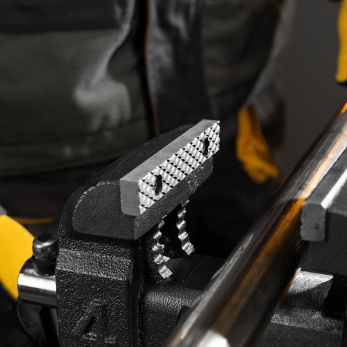 Тиски слесарные BVH-100, 100 мм, поворотные, стальная направляющая, с наковальней //Denzel фото 35