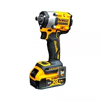 Аккумуляторный гайковерт Dewalt DCF922P2T, 18 В, 610 Нм, 3550 уд/мин, с 2 АКБ 5 Ач и ЗУ, в кейсе TSTAK DCF922P2T-QW