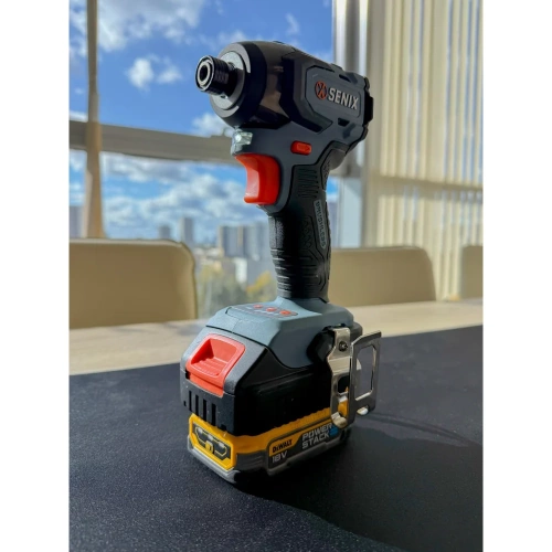 Адаптер-переходник для аккумуляторных инструментов SENIX X2 20V для DeWalt F021050 фото 5