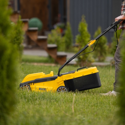 Газонокосилка электрическая GMC-1200, шир.,32см, 1200 Вт, 3 уров., травосб. 30 л Denzel фото 30