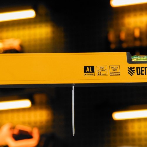 Уровень алюминиевый, магнит, фрезерованный, 3 глазка (1 зеркал.) 0,5 мм/м, 800 мм Denzel фото 20