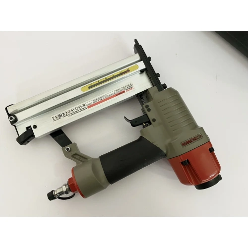 Гвоздезабивной пневматический пистолет CROWN CT38107 BMC фото 7 Гвоздезабивной пневматический пистолет CROWN CT38107 BMC фото 7