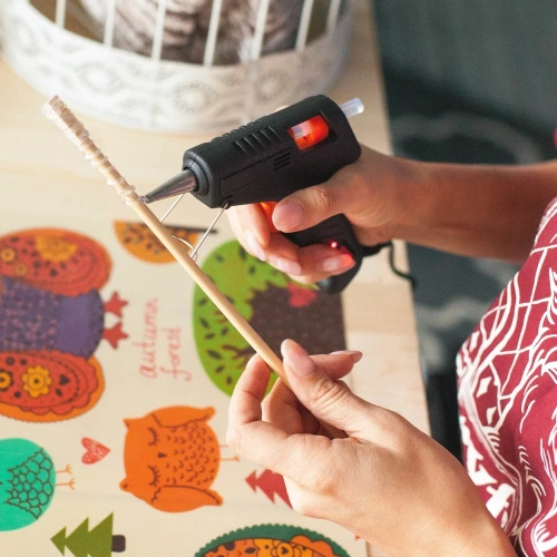 Клеевой пистолет ТУНДРА 20 Вт, 220 В, выключатель, индикатор, длинное сопло, 7 мм 1026054 фото 8