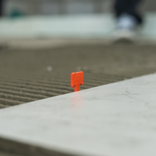 Система выравнивания плитки (СВП) комплект: зажимы, клинья (40/40 шт) в пакете Сибртех фото 10