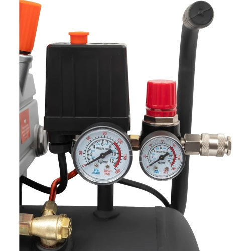 Поршневой масляный компрессор Gigant и набор пневмоинструмента LAS 24/1500K фото 11 Поршневой масляный компрессор Gigant и набор пневмоинструмента LAS 24/1500K фото 11