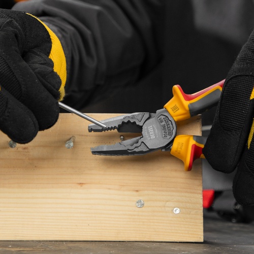 Плоскогубцы комбинированные, диэлектрические трехкомпонентные рукоятки до 1000 В, 180 мм Denzel фото 12