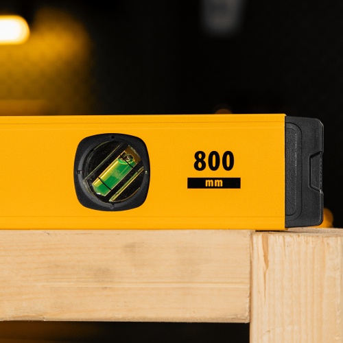 Уровень алюминиевый, магнит, фрезерованный, 3 глазка (1 зеркал.) 0,5 мм/м, 800 мм Denzel фото 17