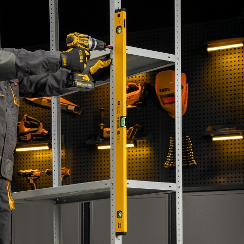 Уровень алюминиевый, магнит, фрезерованный, 3 глазка (1 зеркал.) 0,5 мм/м, 1000 мм Denzel фото 19