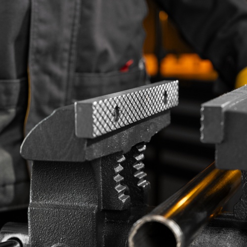 Тиски слесарные BVH-200, 200 мм, поворотные, стальная направляющая, с наковальней //Denzel фото 36