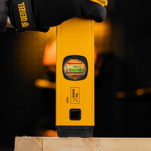 Уровень алюминиевый, магнит, фрезерованный, 3 глазка (1 зеркал.) 0,5 мм/м, 800 мм Denzel фото 18