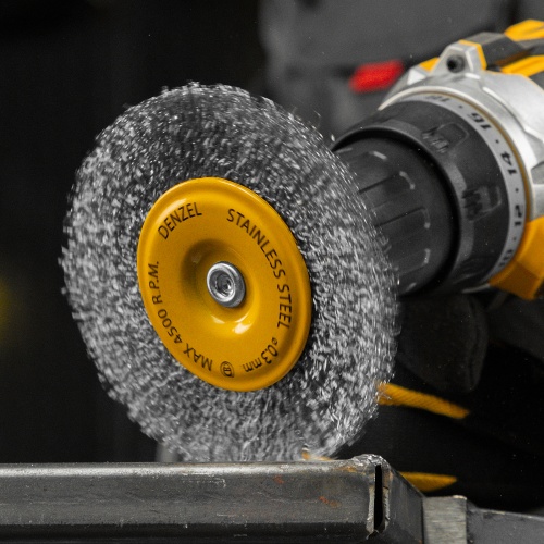 Щетка для дрели 100 мм, Плоская, со шпилькой, нержавеющая витая проволока Denzel фото 11 Щетка для дрели 100 мм, Плоская, со шпилькой, нержавеющая витая проволока Denzel фото 11