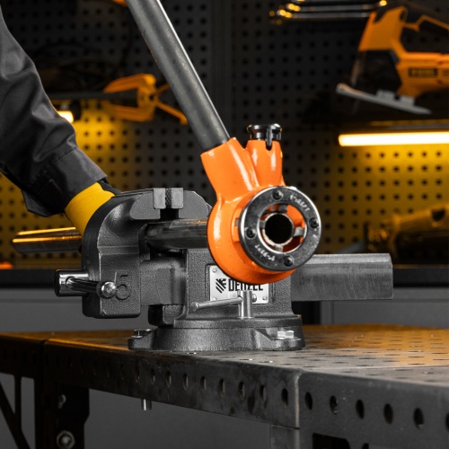 Тиски слесарные BVH-125, 125 мм, поворотные, стальная направляющая, с наковальней //Denzel фото 36