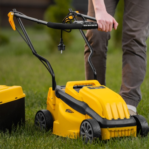 Газонокосилка электрическая GMC-1200, шир.,32см, 1200 Вт, 3 уров., травосб. 30 л Denzel фото 25