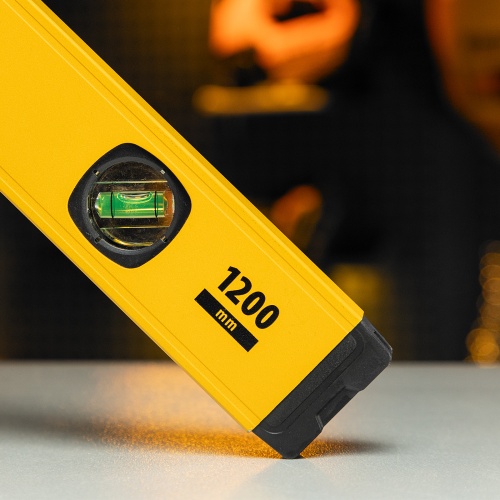 Уровень алюминиевый, магнит, фрезерованный, 3 глазка (1 зеркал.) 0,5 мм/м, 1200 мм Denzel фото 15