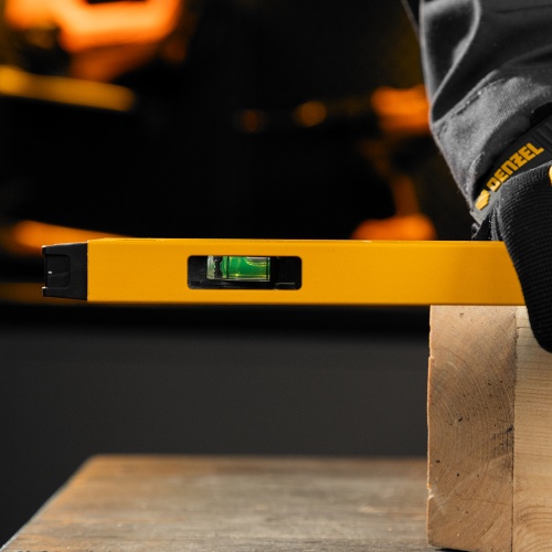 Уровень алюминиевый, магнит, фрезерованный, 3 глазка (1 зеркал.) 0,5 мм/м, 600 мм Denzel фото 15