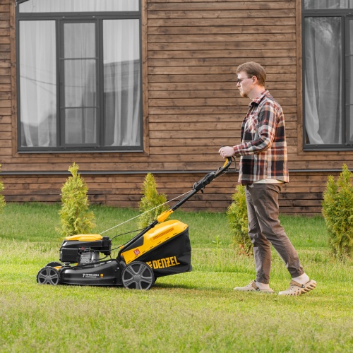 Газонокосилка бензиновая GLD-460SP, 146 куб.см, ширина 46 см, привод 7 уровней, травосборник 50 л Denzel фото 25