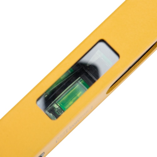 Уровень алюминиевый, магнит, фрезерованный, 3 глазка (1 зеркал.) 0,5 мм/м, 600 мм Denzel фото 8