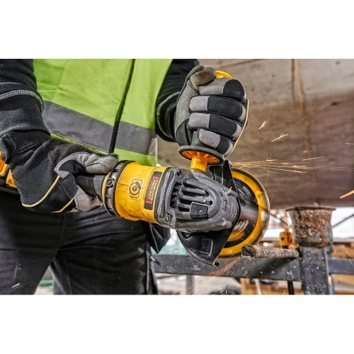 Аккумуляторная угловая шлифмашина Dewalt DCG418NT DCG418NT-XJ фото 9 Аккумуляторная угловая шлифмашина Dewalt DCG418NT DCG418NT-XJ фото 9