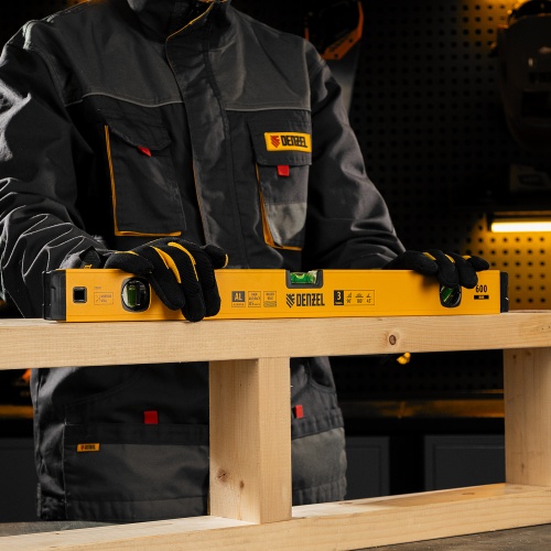 Уровень алюминиевый, магнит, фрезерованный, 3 глазка (1 зеркал.) 0,5 мм/м, 600 мм Denzel фото 12