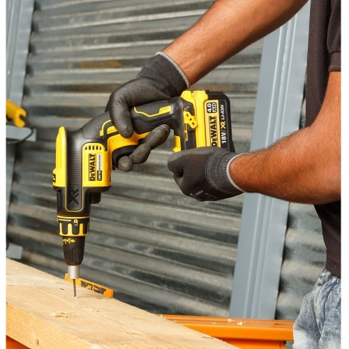 Аккумуляторный ленточный шуруповерт DEWALT DCF620E1K, 18 В, 30 Нм, 4400 об/мин, с АКБ 1.7 Ач, без ЗУ, в кейсе TSTAK () DCF620E1K-XJ фото 10 Аккумуляторный ленточный шуруповерт DEWALT DCF620E1K, 18 В, 30 Нм, 4400 об/мин, с АКБ 1.7 Ач, без ЗУ, в кейсе TSTAK () DCF620E1K-XJ фото 10
