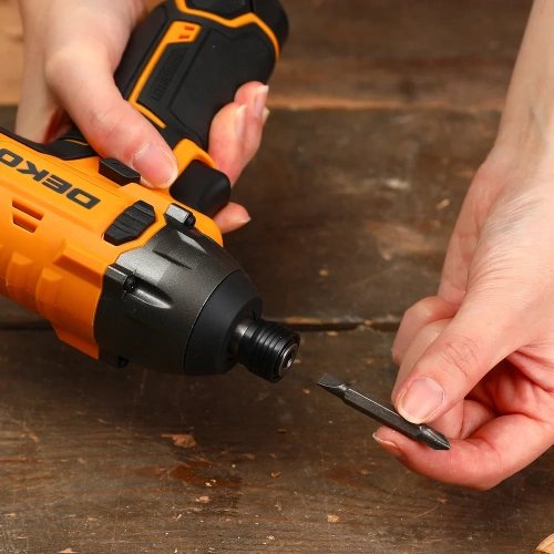 Винтоверт аккумуляторный ударный DEKO DKIS12FU-Li, 12В, 1x2.0Ач 085-1110 фото 8