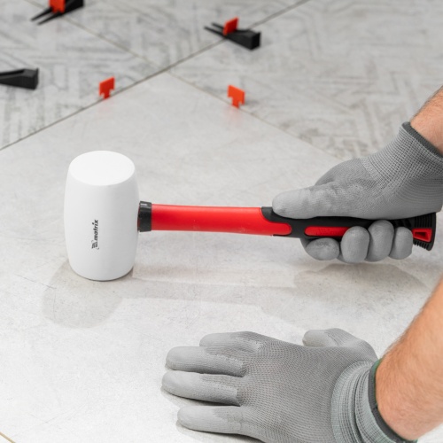 Киянка резиновая, 450 г, белая резина, фибергласовая рукоятка Matrix фото 7