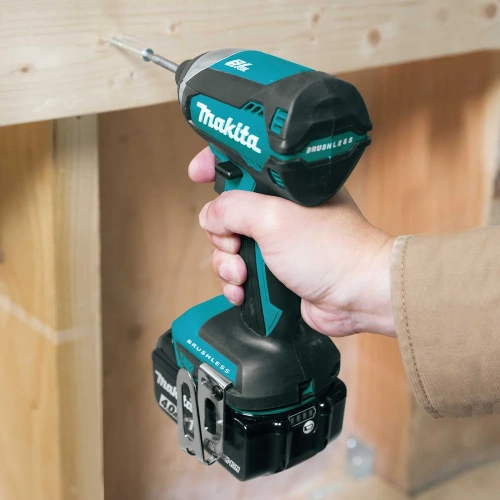 Шуруповерт аккумуляторный ударный бесщеточный Makita18В, 18В,1x5Ач, Li-ion,0-3400об\м,6-ти гр1\4",1.3кг,кейс,170Нм,М5-М16 DTD153RT фото 7