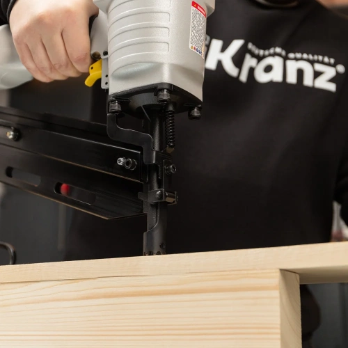 Пневмопистолет гвоздезабивной (нейлер) KRANZ N90/D21, наклон 21 градус KR-16-1620 фото 6 Пневмопистолет гвоздезабивной (нейлер) KRANZ N90/D21, наклон 21 градус KR-16-1620 фото 6