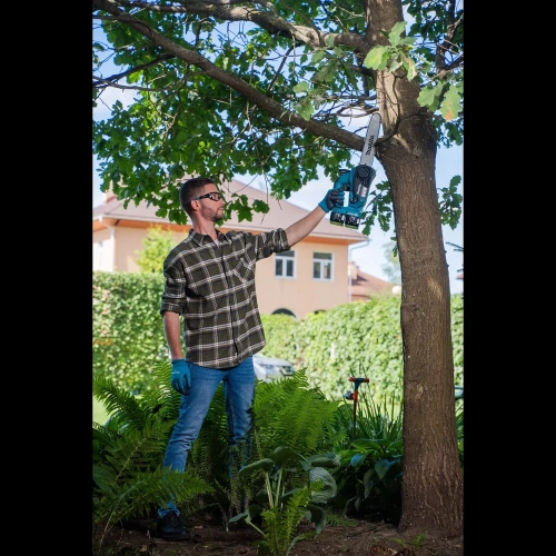 Аккумуляторная цепная пила Makita LXT DUC302RF2 фото 4