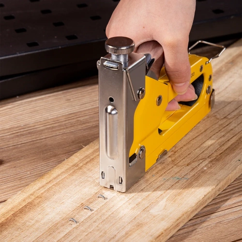 Cтроительный мебельный регулируемый металлический степлер DELI DL1313 3-в-1, скобы D/U/T-типов, 4-14 мм, 600 скоб в комплекте 98416 фото 7 Cтроительный мебельный регулируемый металлический степлер DELI DL1313 3-в-1, скобы D/U/T-типов, 4-14 мм, 600 скоб в комплекте 98416 фото 7