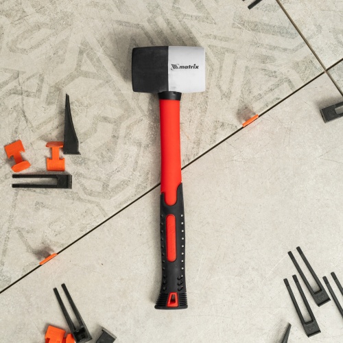 Киянка резиновая, 225 г, черно-белая резина, фибергласовая рукоятка Matrix фото 9