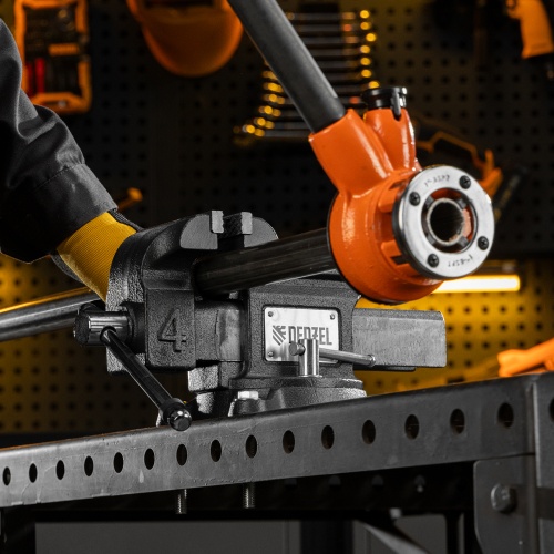 Тиски слесарные BVH-100, 100 мм, поворотные, стальная направляющая, с наковальней //Denzel фото 37